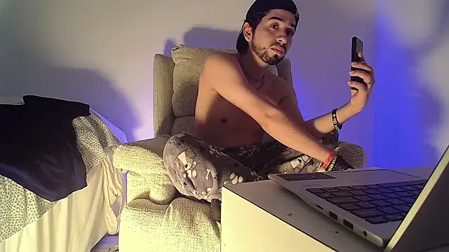 Snapshot of Dimax_xxx chatting on December 17, 2025, 11:00 pm Dimax xxx online show from December 17, 2025, 11:00 pm