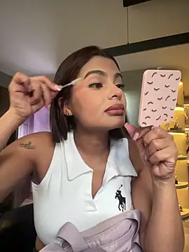 IrinaVelvet online show from October 23, 2025, 3:11 pm