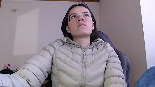 Skylar Serenity online show from December 17, 2025, 3:40 pm