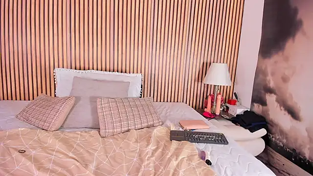 keeyla stone online show from September 18, 2025, 10:23 pm