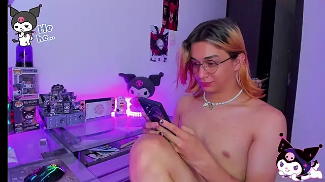 Snapshot of KeitaMoon chatting on October 22, 2025, 7:13 pm KeitaMoon online show from October 22, 2025, 7:13 pm