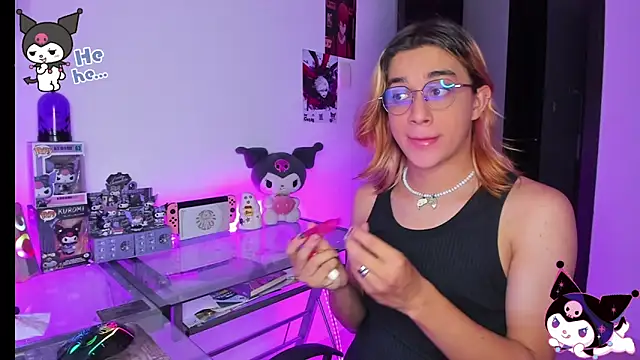 Snapshot of KeitaMoon chatting on October 23, 2025, 10:41 pm KeitaMoon online show from October 23, 2025, 10:41 pm