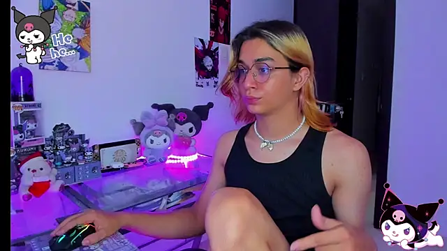 Snapshot of KeitaMoon chatting on November 3, 2025, 8:10 pm KeitaMoon online show from November 3, 2025, 8:10 pm