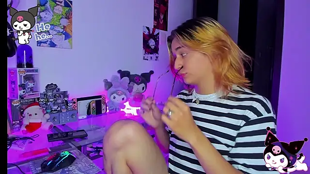 Snapshot of KeitaMoon chatting on November 4, 2025, 10:31 pm KeitaMoon online show from November 4, 2025, 10:31 pm