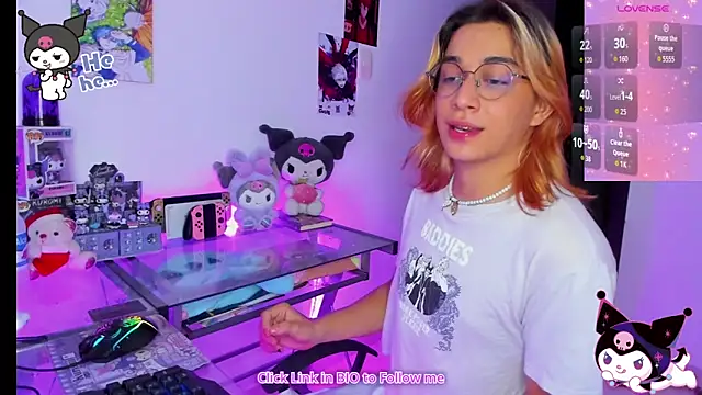 Snapshot of KeitaMoon chatting on November 7, 2025, 8:53 pm KeitaMoon online show from November 7, 2025, 8:53 pm