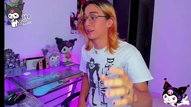 Snapshot of KeitaMoon chatting on November 10, 2025, 7:57 pm KeitaMoon online show from November 10, 2025, 7:57 pm