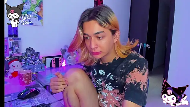 Snapshot of KeitaMoon chatting on November 11, 2025, 3:01 pm KeitaMoon online show from November 11, 2025, 3:01 pm