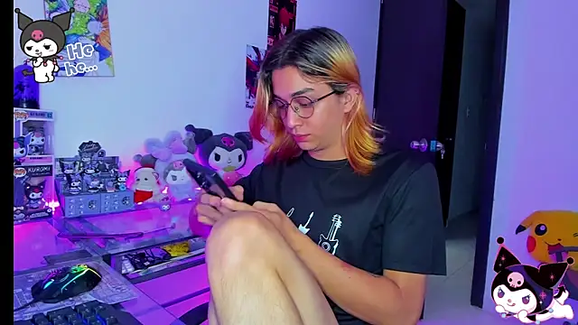 Snapshot of KeitaMoon chatting on November 17, 2025, 7:52 pm KeitaMoon online show from November 17, 2025, 7:52 pm