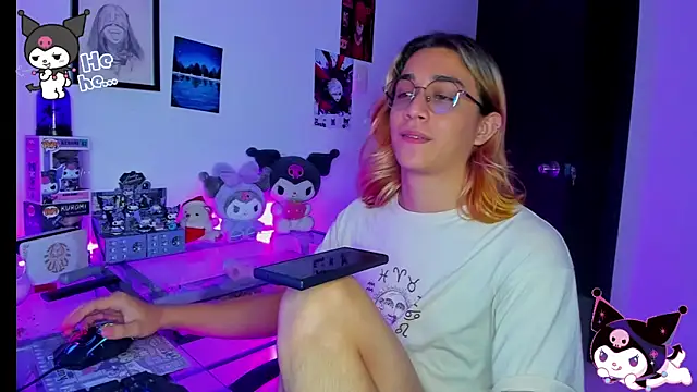 Snapshot of KeitaMoon chatting on November 23, 2025, 9:25 pm KeitaMoon online show from November 23, 2025, 9:25 pm