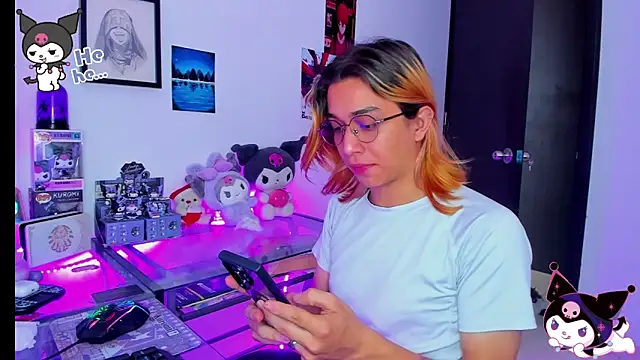 Snapshot of KeitaMoon chatting on December 2, 2025, 2:01 pm KeitaMoon online show from December 2, 2025, 2:01 pm