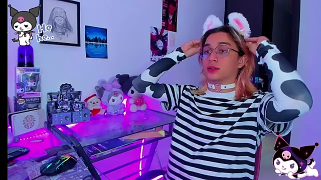 Snapshot of KeitaMoon chatting on December 3, 2025, 1:53 pm KeitaMoon online show from December 3, 2025, 1:53 pm