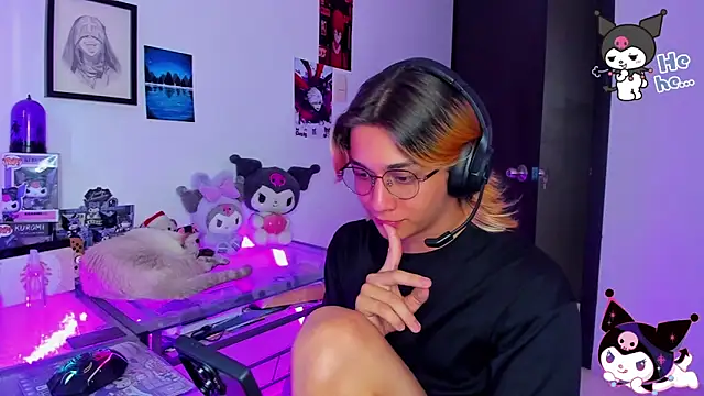 Snapshot of KeitaMoon chatting on December 13, 2025, 8:47 pm KeitaMoon online show from December 13, 2025, 8:47 pm