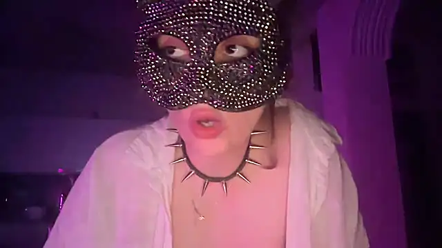 Lunahadidd online show from March 5, 2026, 1:01 am