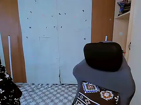 YourNikkieXxx online show from April 15, 2026, 1:23 am