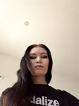 DragonFoxie online show from October 28, 2025, 8:40 am