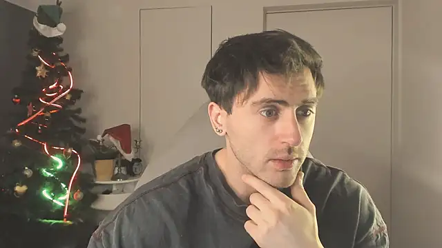 Snapshot of Oscar_Miller_ chatting on December 19, 2025, 9:22 pm Oscar Miller online show from December 19, 2025, 9:22 pm