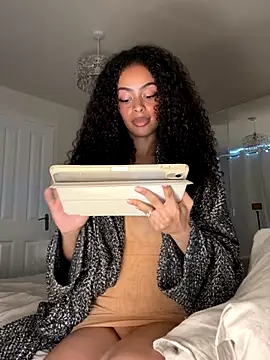 yasmingarcia online show from October 27, 2025, 11:03 am