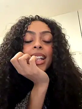 yasmingarcia online show from November 2, 2025, 9:17 pm