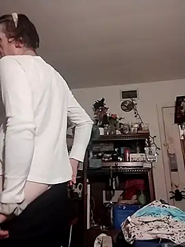 Sissywet online show from April 16, 2026, 2:45 am