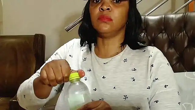 CandyCurvyyxx online show from November 12, 2025, 6:19 pm