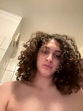 Snapshot of DreamThickCouple chatting on January 6, 2026, 10:56 pm DreamThickCouple online show from January 6, 2026, 10:56 pm