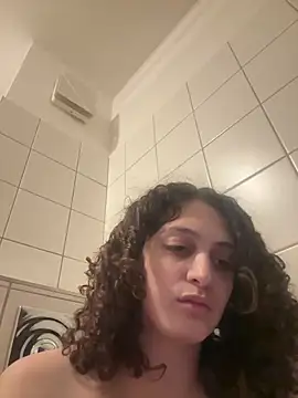 Snapshot of DreamThickCouple chatting on February 6, 2026, 10:46 pm DreamThickCouple online show from February 6, 2026, 10:46 pm