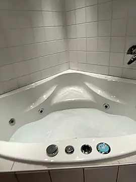 Snapshot of DreamThickCouple chatting on March 5, 2026, 9:44 pm DreamThickCouple online show from March 5, 2026, 9:44 pm