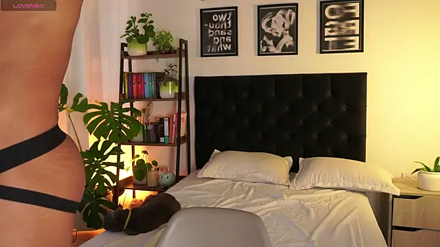 ErosWild  online show from September 10, 2025, 8:20 pm