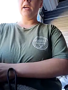 countrymomma online show from October 15, 2025, 1:44 pm