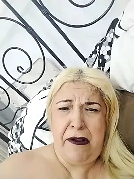 Snapshot of MarielaFerrer chatting on November 2, 2025, 12:18 pm MarielaFerrer online show from November 2, 2025, 12:18 pm