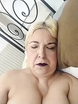 Snapshot of MarielaFerrer chatting on November 10, 2025, 12:37 pm MarielaFerrer online show from November 10, 2025, 12:37 pm