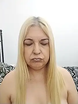 Snapshot of MarielaFerrer chatting on November 24, 2025, 12:27 pm MarielaFerrer online show from November 24, 2025, 12:27 pm