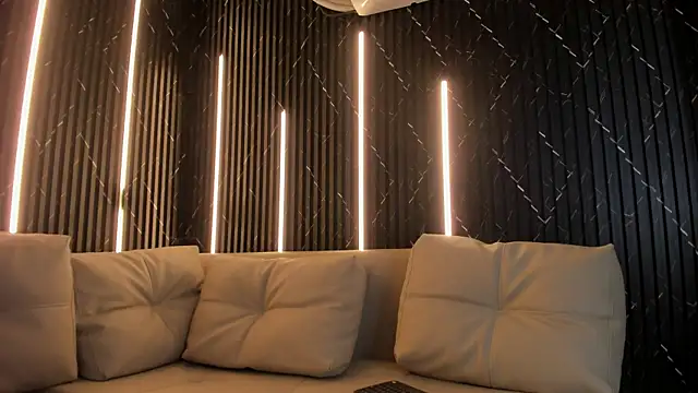 VioletRose as online show from April 9, 2026, 8:36 pm