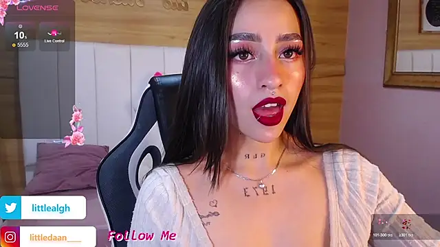 Abril Velvet a  online show from October 22, 2025, 7:46 pm