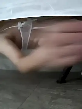 Sweet-Femboy online show from November 15, 2025, 5:27 am