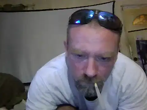 Snapshot of Eat_it_from_the_back chatting on September 16, 2025, 2:45 am Eat it from the back online show from September 16, 2025, 2:45 am