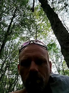 Snapshot of Eat_it_from_the_back chatting on September 27, 2025, 10:26 pm Eat it from the back online show from September 27, 2025, 10:26 pm