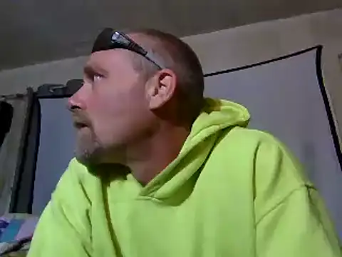 Snapshot of Eat_it_from_the_back chatting on October 2, 2025, 2:18 am Eat it from the back online show from October 2, 2025, 2:18 am