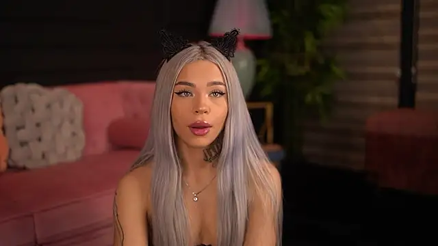 Snapshot of NickyBenz chatting on October 31, 2025, 6:53 pm NickyBenz online show from October 31, 2025, 6:53 pm