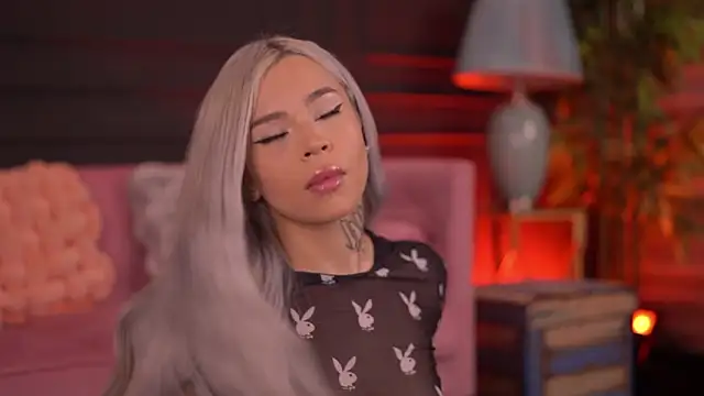 Snapshot of NickyBenz chatting on November 8, 2025, 7:01 pm NickyBenz online show from November 8, 2025, 7:01 pm