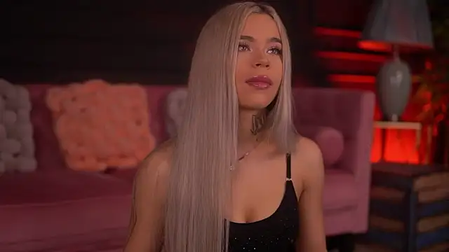 Snapshot of NickyBenz chatting on November 16, 2025, 7:08 pm NickyBenz online show from November 16, 2025, 7:08 pm