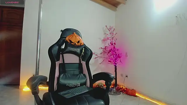 Snapshot of auraeroticaxxx chatting on October 24, 2025, 4:53 am auraeroticaxxx online show from October 24, 2025, 4:53 am