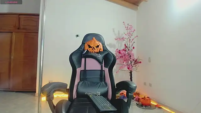 Snapshot of auraeroticaxxx chatting on November 1, 2025, 4:25 am auraeroticaxxx online show from November 1, 2025, 4:25 am