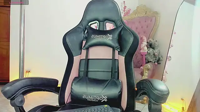 Snapshot of auraeroticaxxx chatting on December 3, 2025, 2:30 am auraeroticaxxx online show from December 3, 2025, 2:30 am