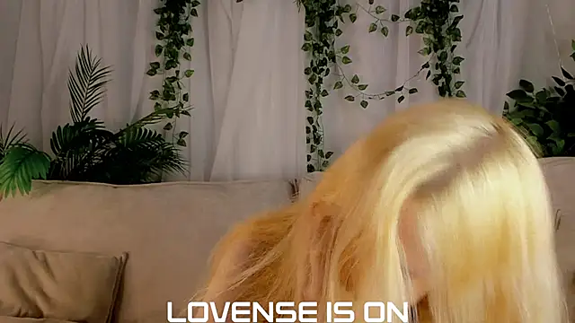 ElizSpieth online show from October 28, 2025, 1:53 am