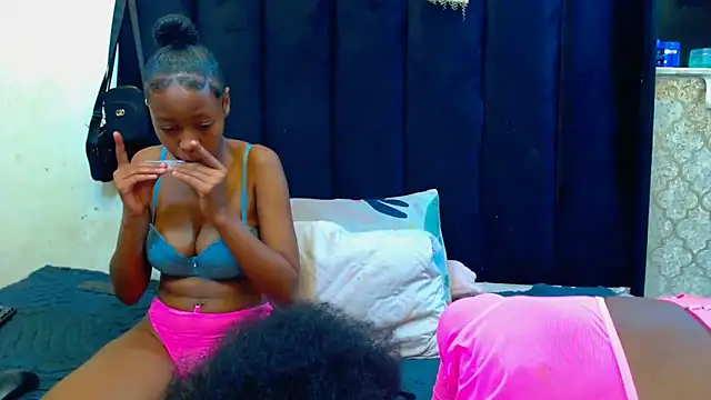 LonelyQueenxx25 online show from March 6, 2026, 8:05 pm