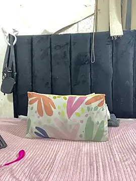 LonelyQueenxx25 online show from March 8, 2026, 8:23 pm