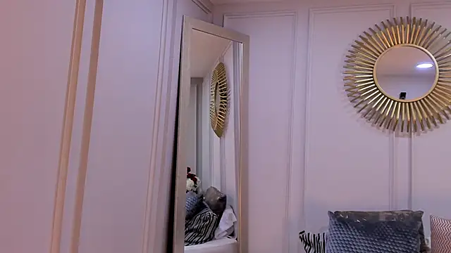 CharlotteBrownn  online show from March 18, 2026, 11:30 pm