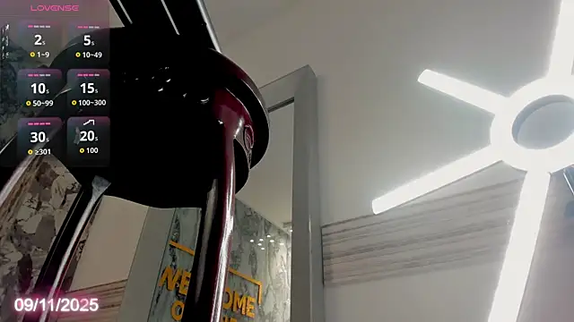 Snapshot of Sophi_Johnson chatting on November 9, 2025, 5:28 am Sophi Johnson online show from November 9, 2025, 5:28 am