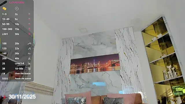 Snapshot of Sophi_Johnson chatting on November 30, 2025, 5:11 am Sophi Johnson online show from November 30, 2025, 5:11 am